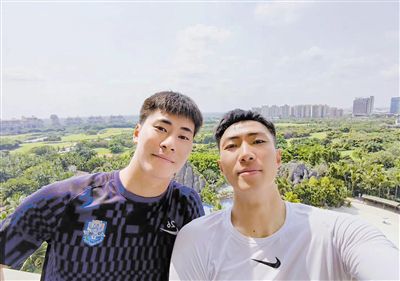 一边亲着一面膜的免费版